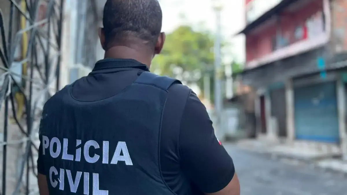 Policial civil em operação na rua