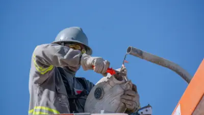 Banho de Luz instala 600 luminárias LED em três bairros de Lauro de Freitas