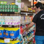 Procon de Lauro de Freitas fiscaliza lojas de produtos naturais em shopping