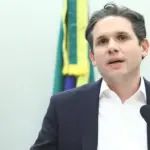Hugo Motta cria comissão especial para analisar fim da escala 6×1 na Câmara