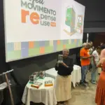 Lauro de Freitas recebe troféu por 2 toneladas de roupas recicladas em projeto