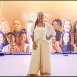 Luciana Tavares recebe pr&ecirc;mio Mulher Not&aacute;vel 2026 em Salvador