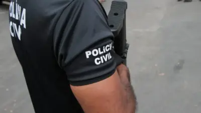 Policial civil na rua em operação