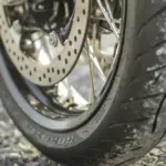 Mulher de 26 anos é presa por incendiar moto por ciúmes em Varzedo