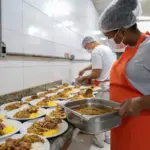 Restaurantes Populares de Salvador servem 4,4 mil almo&ccedil;os de P&aacute;scoa gratuitos