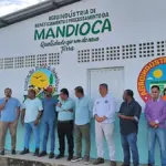 Governo da Bahia entrega unidade de mandioca e certificações no Sudoeste Baiano