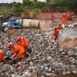 Bombeiros do Nordeste fazem treino de 24h contra desastres na Bahia