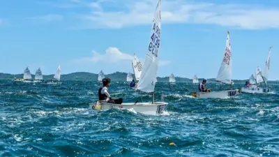 Velejador baiano de 13 anos disputa campeonato no Canadá com apoio do Estado