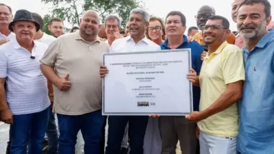 Jerônimo entrega pavimentação e ambulância no Dia do Trabalhador em Riachão do Jacuípe