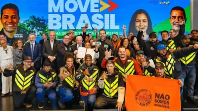 Motoristas de aplicativos com o pr sidente Lula e os ministros