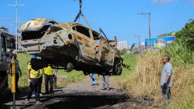 Semop remove 118 sucatas de veículos das ruas de Salvador em 2025