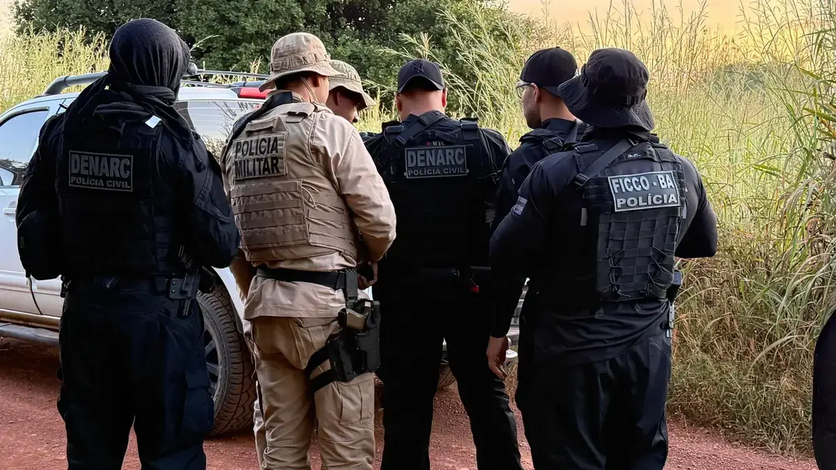 policiais em operação