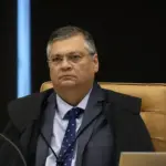 Dino dá 48h para Câmara explicar viagem de Mário Frias ao exterior
