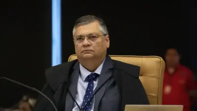 Dino dá 48h para Câmara explicar viagem de Mário Frias ao exterior