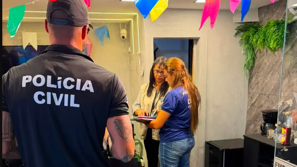 Condecon e policia civil em operação em shopping de Salvador