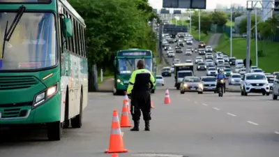 Semob reforça fiscalização em saídas de Salvador e remove 133 veículos em maio
