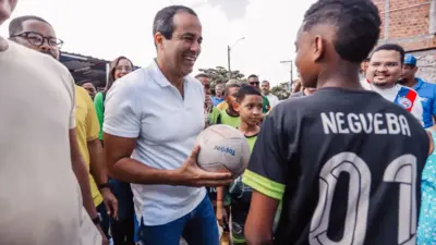 Bruno Reis inaugura 100º campo de grama sintética em Salvador no dia da estreia do Brasil na Copa