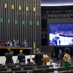 Dino intima 21 partidos a explicar controle de emendas parlamentares