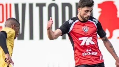 Jair Ventura observa Walace, Ruben Ismael e testa Fabrício como centroavante em jogo-treino do Vitória