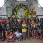 Lauro de Freitas entrega kits esportivos a 70 alunos do Projeto Futebol de Rua em Itinga