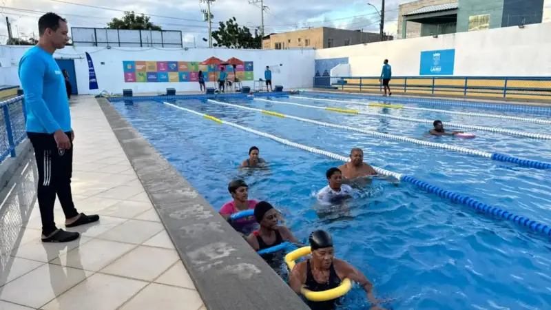 Aulas de hidroginástica e natação na Arena Aquática em Lauro de Freitas para adultos e idosos