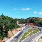 Via em Cajazeiras é interditada um ano após inauguração; veja desvios