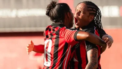 Vitória bate Botafogo, sai da lanterna e respira no Brasileirão Feminino