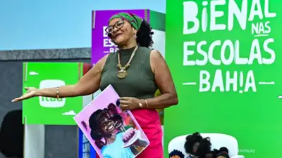 Bienal nas Escolas leva autores a estudantes da rede municipal de Salvador