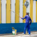 Fachadas de escolas municipais de Lauro de Freitas ganham pintura em três cores