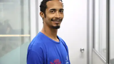Jovem que viveu seis anos nas ruas de Salvador agora atua como educador social