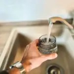 Por que beber água no inverno exige mais atenção do que no verão