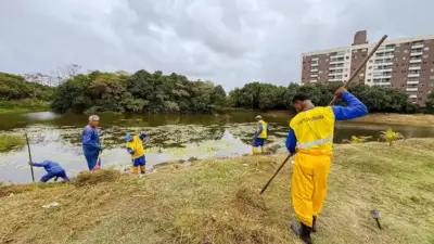 Força-tarefa de limpeza começa na Lagoa do Parque das Aves em Lauro de Freitas