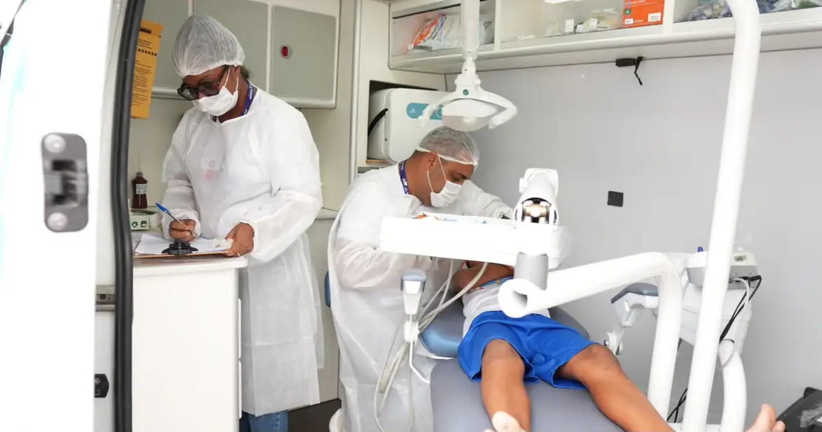 criança tendo atendimento odontologico em Salvador-BA