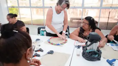 CRAS Itinga I ensina artesanato a mulheres e abre espaço para renda extra