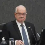 Fachin dá 24 horas para PF informar custódia de material do celular de Vorcaro