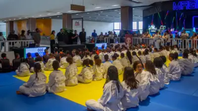 Crianças com kimono