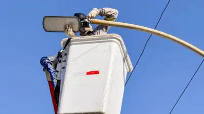 Vida Nova recebe 17 luminárias de LED; Lauro de Freitas soma 186 manutenções na semana