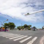 Semáforos novos mudam travessia em cinco pontos de Lauro de Freitas