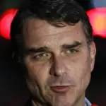 PF detalha mensagens entre Flávio Bolsonaro e Vorcaro sobre filme de Bolsonaro
