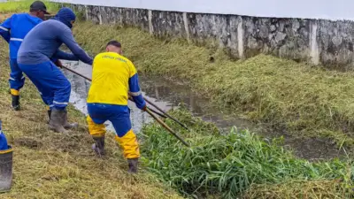 Lauro de Freitas faz limpeza de canais nesta quinta (29/10) na Itinga e no Centro