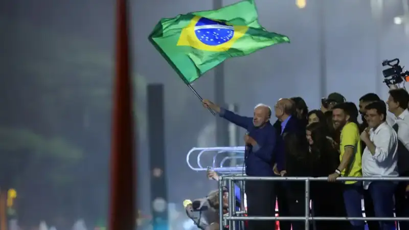 Lula recebe parabéns de Macron, Sánchez e Noboa após reeleição; veja quem já se manifestou