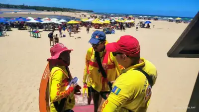 Salvamar reforça prevenção nas praias de Lauro de Freitas com orientação a banhistas
